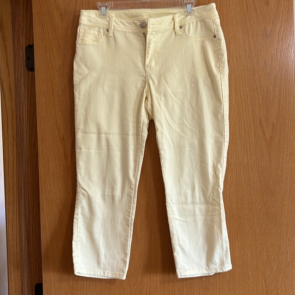 Westport Signature Light Yellow Capri, Size 10
